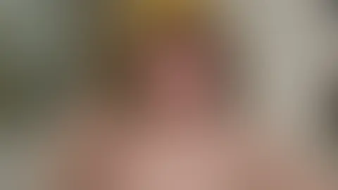 Ein süßes Lächeln, nackte Haut und ein hungriges Loch darunter 😈🍑🍆
