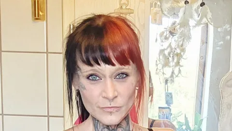 Dildo Deepthroat-bekomme ich ihn bis zu den Eiern rein?