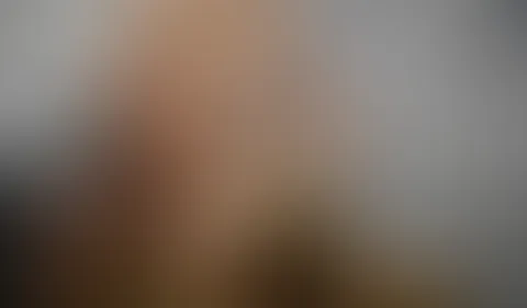 Er f**kte mich am Tisch und dann habe ich einen Facefuck bekommen