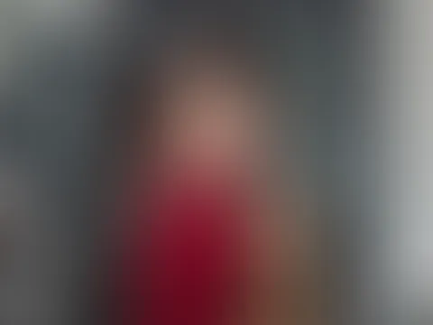 Rote Eleganz mit einem Hauch Gefahr