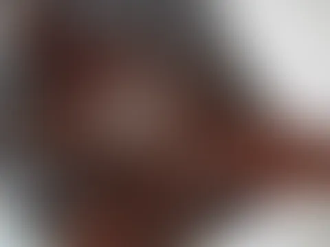Footjob für kleine Putzschlampe !