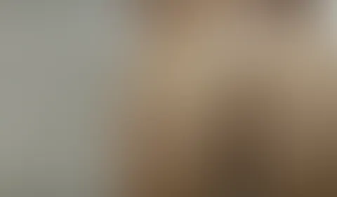 Schön den A***h kräftig durchkneten 🥵🍑