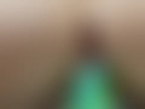 Sie ist schon richtig geil nass für dich …