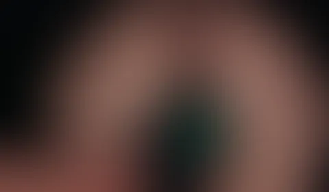Sucking vibrator play von hinten ...