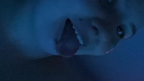 🍆 Blowing bubbles in the hot tub👅💦