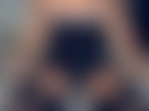 Dominant oder devot? 😈 Ich liebe beides – manchmal übernehme ich die Kontrolle, manchmal genieße ich es, sie abzugeben. Und du?