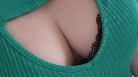 Fancy playing with my nipples too?😏😈