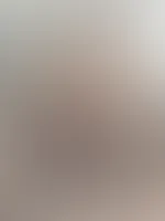 Zwischen Dehnung und Dolce Vita... ✨ Manchmal reicht ein Lächeln, ein gemütlicher Moment auf der Couch und ein Hauch Haut, um sich ganz bei sich zu fühlen. ☺️ Soft, stark - und ein kleines bisschen zu