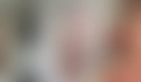 Einfach geil W*****n! Ohne langes quatschen, geht es heute direkt zur Sache! Das warme Wetter macht mich immer ganz wuschig. Die Klamotten sind schnell weg und der Dildo in meiner F***e! Rein und Rau