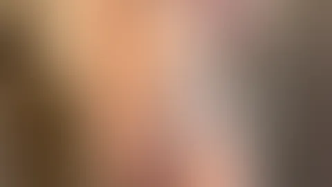 Mit der Duschbrause am verwöhnen