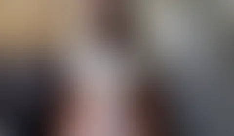 OMG!! Ich squirte auf die Klamotten von meinem Kumpel! Ob er es merkt? Ich sitze bei meinem Kumpel auf dem Balkon und habe mir ein paar Klamotten von ihm geschnappt... auf die ich w*****n will! Er is