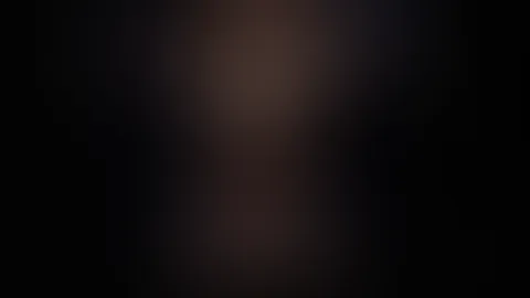 Ich passe mich nicht an Erwartungen an. Ich erschaffe Wirkung. Und wer hinsieht, weiß warum. Du denkst, das hier ist sch