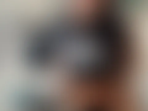 Ein kleiner Teaser für dich… 🖤 Das ist erst der Anfang. Exklusive Inhalte und regelmäßige Updates warten auf meiner Seite. Komm vorbei. 😘
