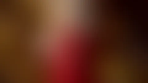 🥰Wie findest du mein Kleid?  Ich bin immer ein wenig skeptisch bei der Farbe rot. 💞Vielleicht magst du mir ja verraten, welche Schuhe ich dazu tragen kann. Ich warte auf deine Nachricht. 💌