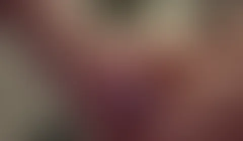 Ich schiebe mir meinen Vibrator in meine feuchte enge P***y đ