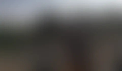 Bitte spritz in meinen Mund! Keine Ahnung wie ich in diese Gegend gekommen bin, aber es wurde immer einsamer und eine Bushaltestelle habe ich auch irgendwie nicht mehr gefunden. Aber in der Ferne hör