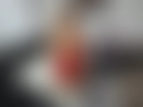 Früh gekommen! ZU HEIß!! Roter F**K Minirock und NYLONS!