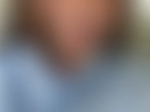 Kuss zwischen die Beine mit Zunge 😘