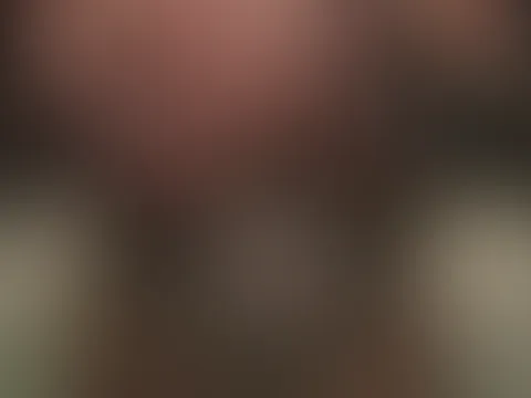 Ich knete meine Titten gern für dich. Was soll ich als nächstes machen?