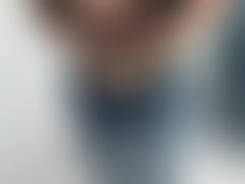 Wie gefällt dir mein neues knappes Leder Bustier?
