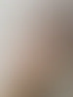 Ich liebe es, wenn meine Nippel hart werden… Besonders, wenn jemand sie mit seiner Zunge verwöhnt. 😈🔥