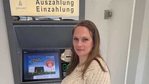 The benefits office hasn’t paid out; Hartz 4 slut has to hold things up at the bank counter