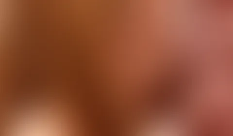 Er war grade duschen und mich überkam die Lust auf einen heißen, steifen S*****z. Ich liebe es ihn zu überraschen und was gutes zu tun! Es muss ja nicht immer S*x sein. Wenn ich ihm dabei in die Aug