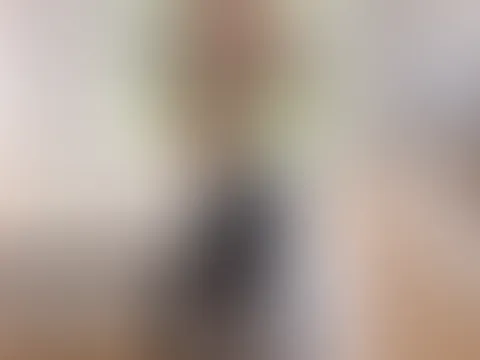 Siehst du die Büsche hinter mir? Oder fällt dein Blick genau auf mich? 🥵