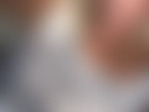 Frisch aus der Dusche, noch entspannt am Chillen… ab 21 Uhr zeig ich dir live, wie heiß der Wochenstart wirklich werden kann. Willst du dabei sein? 😏🔥