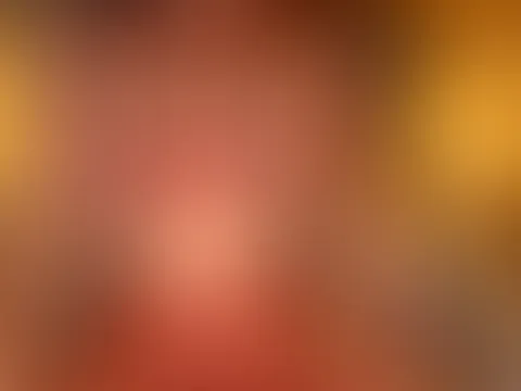 Im roten Spitzendessous mit nackten Tittchen