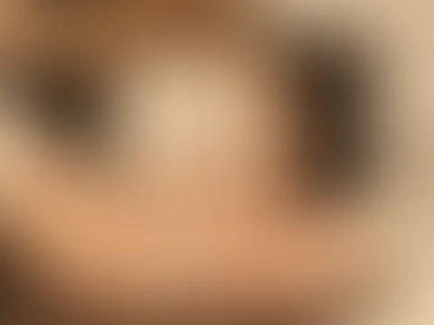 Würdest du brav zwischen meinen Füßen bleiben? 😏😈