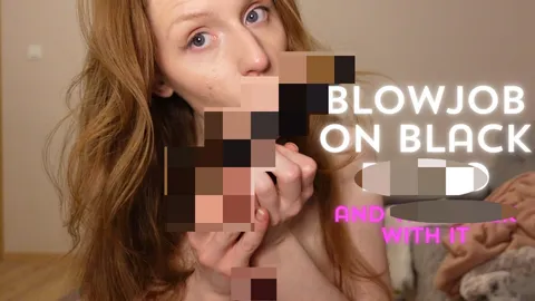 Blowjob an einem schwarzen Dildo und Tittenf**k damit