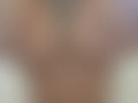 Möchtest du deinen harten S*****z dazwischen stecken ??🥵