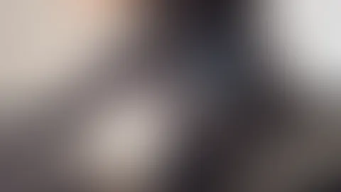 Deine einzige Aufgabe für die nächsten zwei Minuten ist, mich zu halten.  Mein A***h bleibt auf deinem Gesicht.  Zähl, wie viele Sekunden du ohne Atmen aushältst.  Ich bewege mich nicht, bis du brichst.