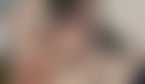 Beim SB erwischt und durchgef**kt! Da will ich mir mein geiles Fötzchen schön verwöhnen, kommt von irgendwo ein ein F****r her. Da wurde ich wohl mal erwischt, aber gleich das Beste aus der Situation