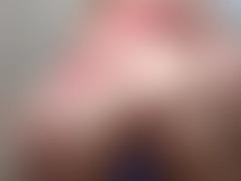 Wie geil es schmatzt während der Dragon Dildo hineingleitet 😈💦🤤