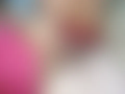 Guten morgen ein geiles P***y Paket nur für dich! 🫶😘 Du bist meiner feuchten, geilen P***y so nah, wie schon lange nicht mehr!💦🤤 Darf ich mich kurz, breitbeinig auf dein Gesicht setzen? 😮‍💨💦 …i