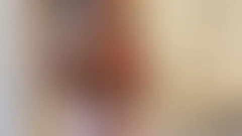 Hi, I'm Lea, I'm 18 and I'm new here :)