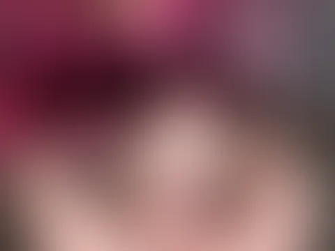 Stell dir vor ich knie so vor dir und lutsche deinen S*****z 😁🍆 ist deiner größer?