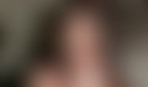 Guten Morgen,☺️ ich lutsche an meinen Fingern. Hier siehst du, wie ich meine F****r in den Mund stecke. Gefällt es dir?