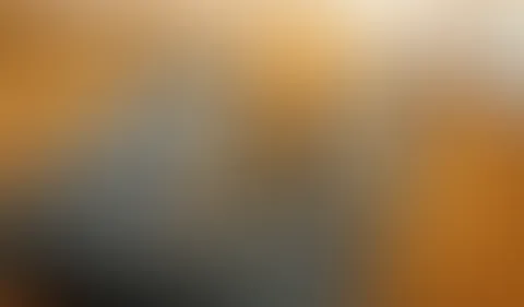 Ich beuge mich vor, meine Brüste hängen frei, mein Po hebt sich. Mein ganzer Körper ist sichtbar, jeder Blickwinkel offenbart mehr. Turnen ohne Kleidung ist so viel intensiver… Würdest du dich trauen,