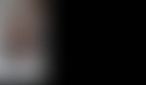 Harter Badewannenf**k mit Facial und Natursekt eskaliert