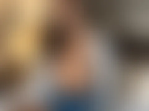 Meine Titten sind so heiss auf deine Hände, knete sie, lutsche sie und f**k sie, danach alle meine geilen F**klöcher
