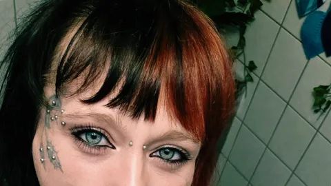 Early morning – wet hole – cool glass… are you playing games with me? 🔥🥵😈🌶