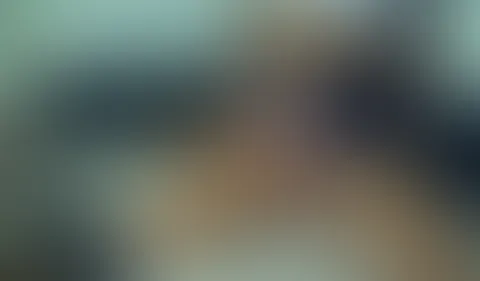Schülerin befriedigt sich dreist vor ihrem Stiefvater (spritz für mich!!)