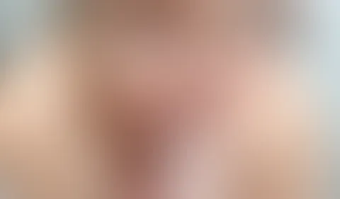An der Nippelsaugmaschine und Dildo im Lustloch