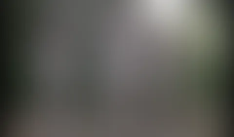 Nach dem geilen Schlammfight ist eine Dusche nötig. Und wir duschen natürlich outdoor im Garten. Vielleicht schaut uns ja diesmal jemand dabei zu.