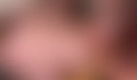 Spontan gef**kt und vollgespritzt auf dem Küchentisch! 💦🍆💋