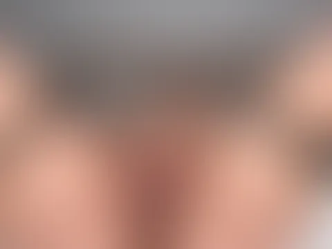 Ich bin schon ganz feucht für dich... Ich warte darauf dass du mir noch was hartes reinschiebst von dir 😈