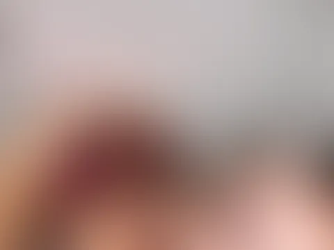 Offen für neue Kontakte und gute Vibes. Wenn du den ersten Schritt machst, verspreche ich dir ein spannendes Gespräch.